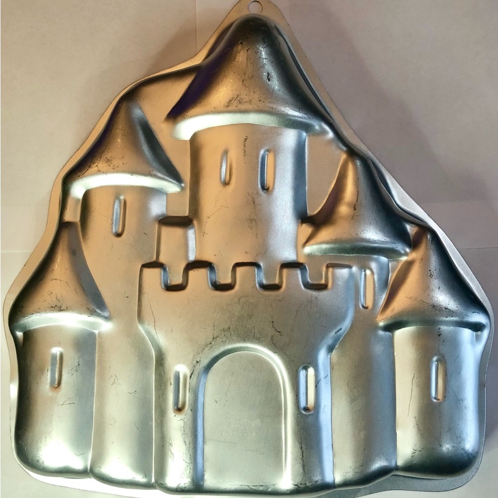 Vintage 1998 Wilton Enchanted Castle Princess (or Hogwarts) Cake Pan 2105-2031